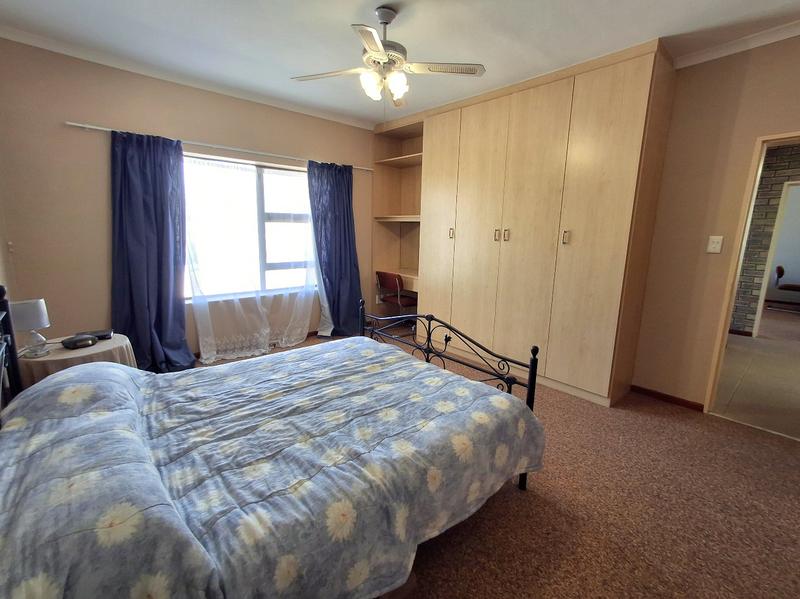 4 Bedroom Property for Sale in Britannia Bay Western Cape